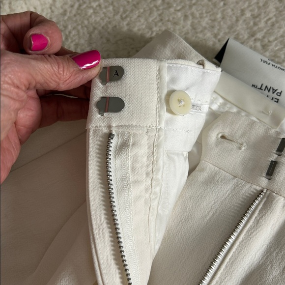 Aritzia The Effortless Pants in Light Birch Size 00Short - Picture 10 of 13